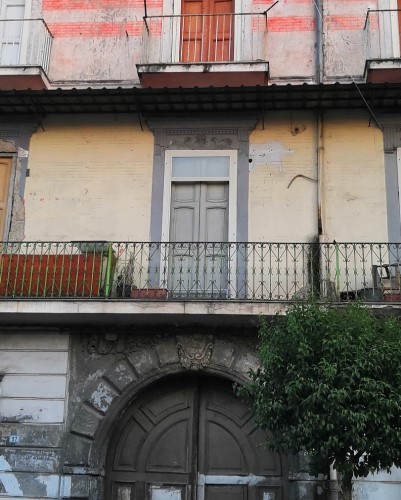 stemma portone fratta.jpg