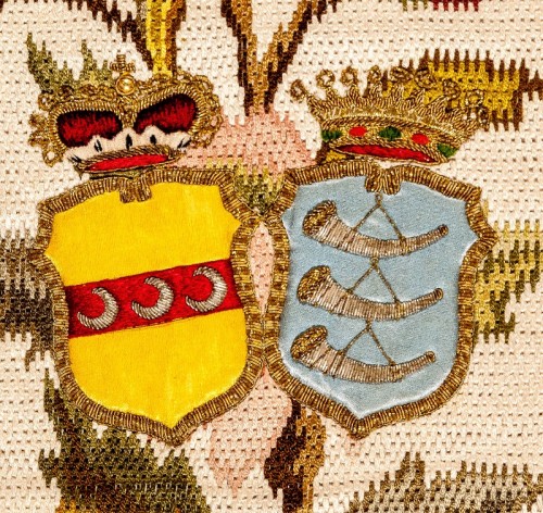 Pianeta con stemma Strozzi Guicciardini.jpg