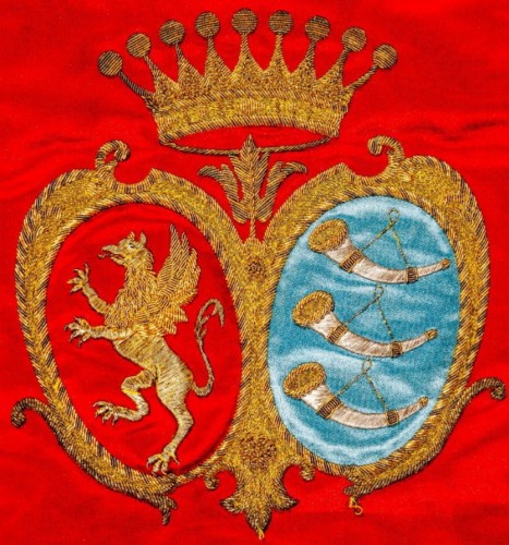Pisside con stemma Martelli Guicciardini.jpg