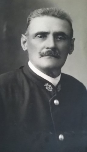 Antenati_Divisa.jpg (62.09 KiB) Osservato 7432 volte Antenati_Divisa.jpg