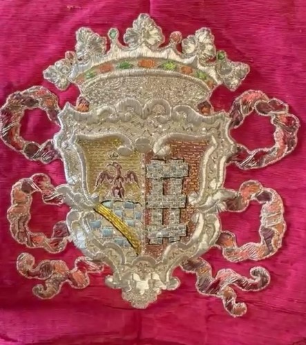 STEMMA SU PARAMENTO SACRO COLLEGIATA DI VIGNANELLO VT META 700.jpg